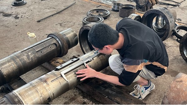 礦上測繪鏈輪軸組配件維修做新，第一時(shí)間為客戶解決問題是我們的宗旨！_河南雙志