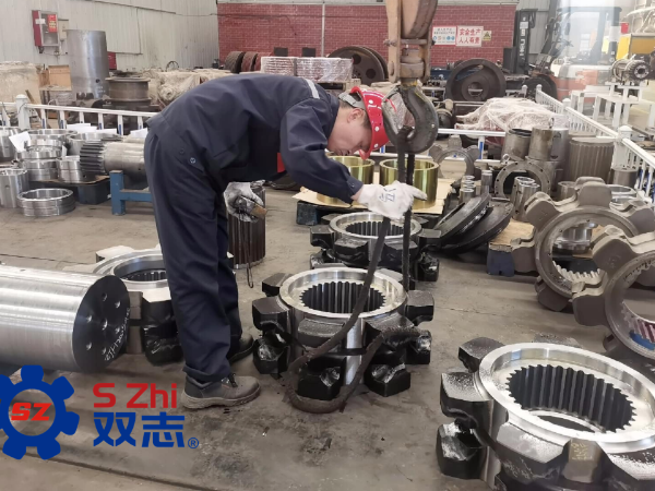 致敬每一位一線工人，堅(jiān)守崗位，兢兢業(yè)業(yè)。_河南雙志
